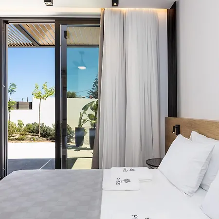 Vila 2 Luxury W Nearby Beach!