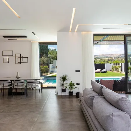 2 Luxury W Nearby Beach!